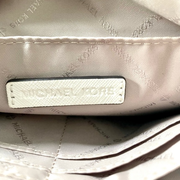 Michael Kors Jet Set XL Zip Clutch Wristlet - White - Picture 4 of 5